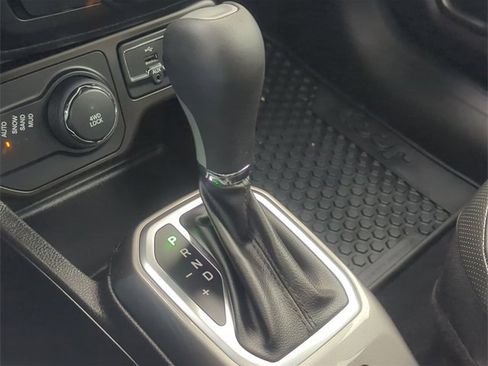 Used 2022 Jeep Renegade Limited w/ Sun, Sound & Wheels Group image 21