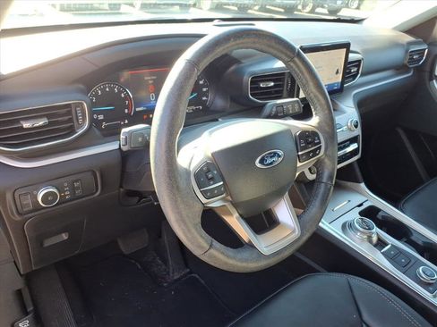 Used 2022 Ford Explorer XLT w/ Equipment Group 202A image 8