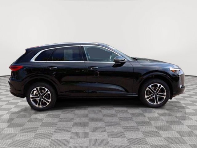 Used 2025 Audi Q5 Premium Plus w/ Premium Plus AWD/4WD image 2