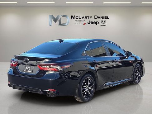 Used 2024 Toyota Camry SE image 5