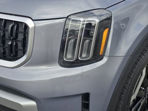 Used 2023 Kia Telluride EX w/ EX Captain's Chair Package image 8
