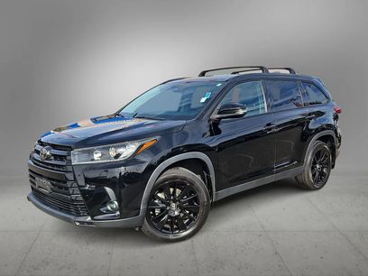 Used 2019 Toyota Highlander SE w/ Nightshade Edition