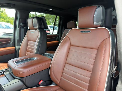Used 2023 GMC Yukon XL Denali Ultimate AWD/4WD image 24