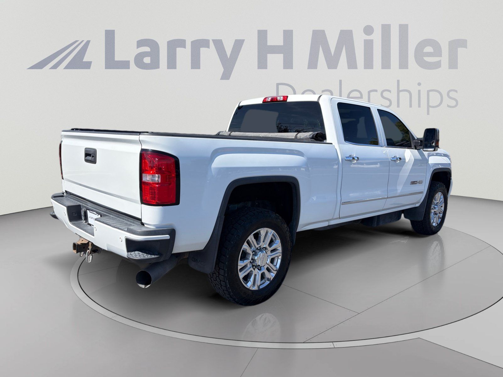 Used 2015 GMC Sierra 3500 SLT w/ Duramax Plus Package AWD/4WD image 5