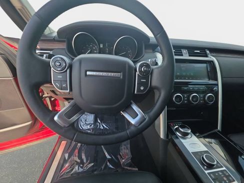 Used 2017 Land Rover Discovery HSE AWD/4WD image 18