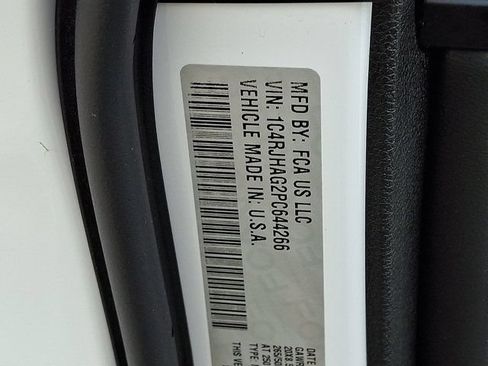 Certified 2023 Jeep Grand Cherokee Altitude AWD/4WD image 31