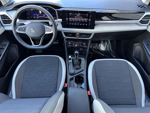 New 2026 Volkswagen Taos SE image 11