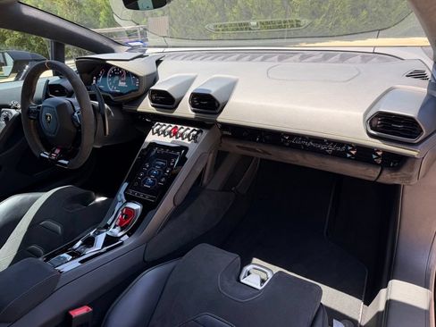 Used 2021 Lamborghini Huracan EVO RWD image 22