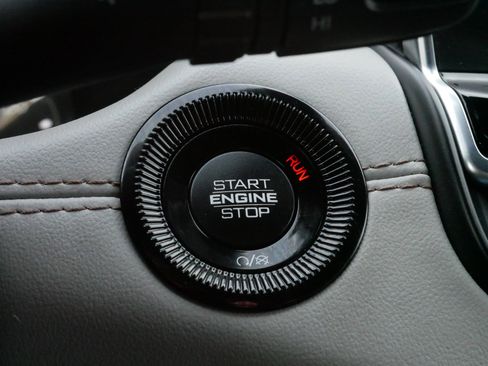 Used 2023 Jeep Compass Limited image 30