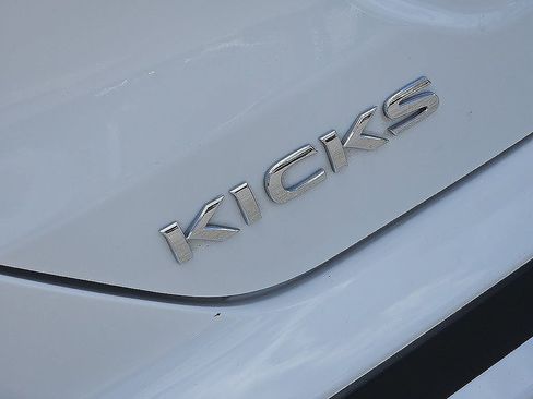 Used 2024 Nissan Kicks S FWD image 7