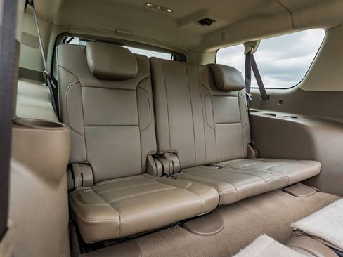 Used 2019 Chevrolet Suburban LT RWD image 45
