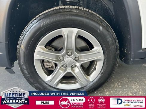 Used 2024 Jeep Compass Latitude AWD/4WD image 10