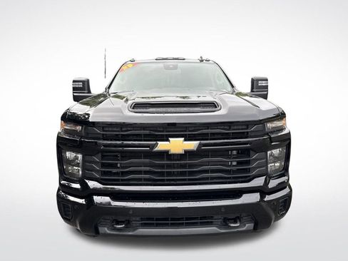 Used 2025 Chevrolet Silverado 2500 Custom w/ Custom Convenience Package AWD/4WD image 2