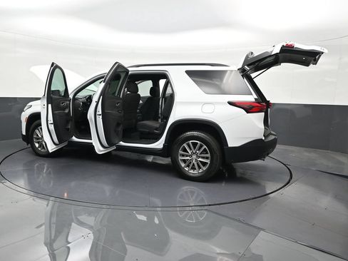 Used 2024 Chevrolet Traverse LT FWD image 36