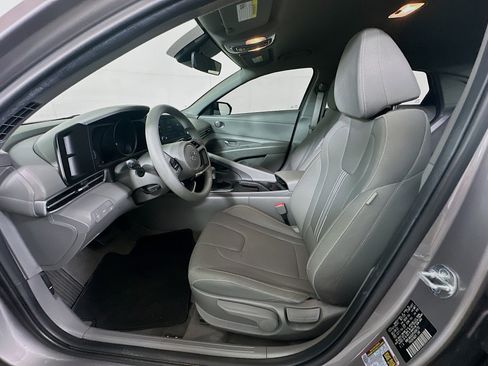 Used 2023 Hyundai Elantra SEL image 13