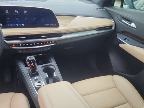 Used 2025 Cadillac XT4 Premium Luxury FWD image 25