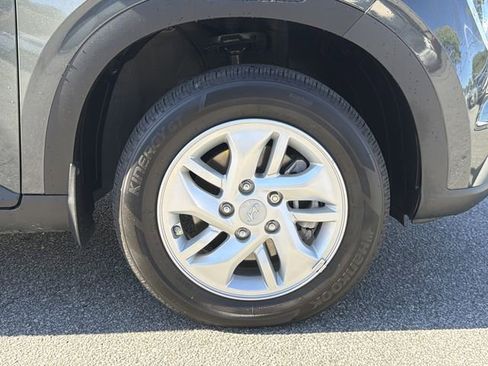 Used 2024 Hyundai Venue SE image 12