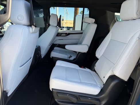 New 2025 Chevrolet Suburban Premier image 7