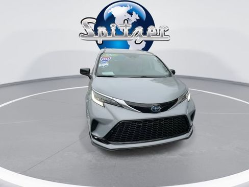 Used 2023 Toyota Sienna XSE image 3