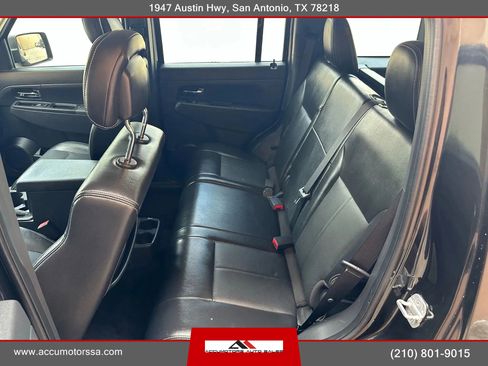 Used 2012 Jeep Liberty Sport image 11