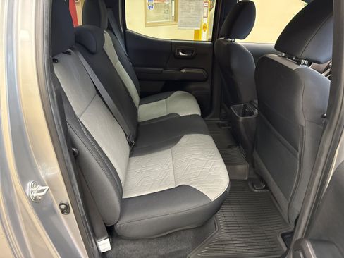 Used 2022 Toyota Tacoma TRD Off-Road image 20