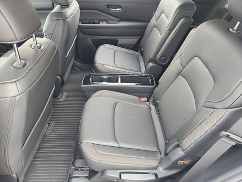 New 2026 Nissan Pathfinder SL image 18