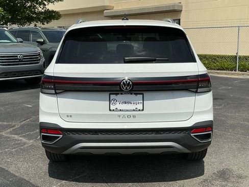 New 2026 Volkswagen Taos SE FWD image 4