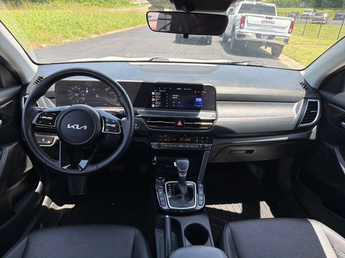Used 2024 Kia Seltos EX AWD/4WD image 14
