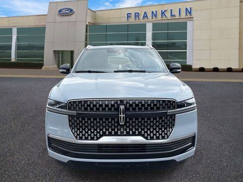 New 2026 Lincoln Navigator Reserve image 2