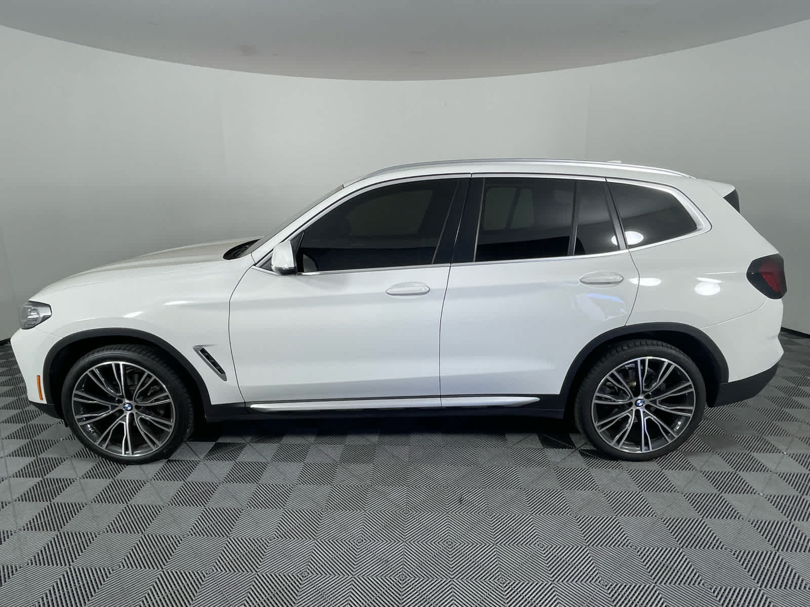 Used 2024 BMW X3 xDrive30i w/ Premium Package AWD/4WD image 6