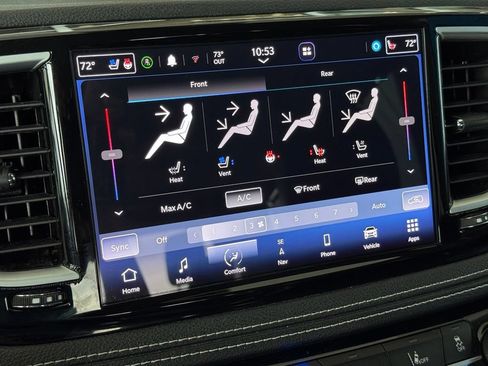 Used 2023 Chrysler Pacifica Limited FWD image 40