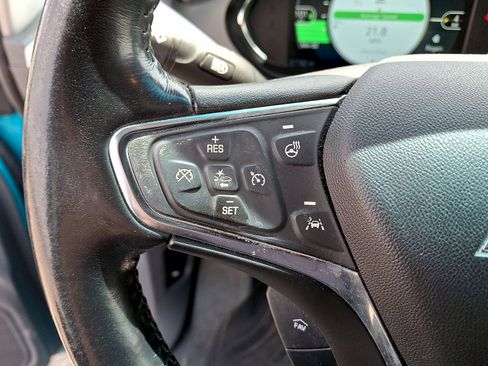 Used 2020 Chevrolet Bolt LT FWD image 17
