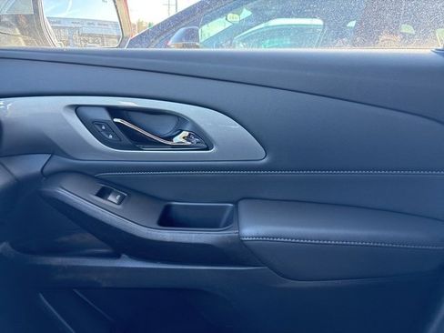 Used 2023 Chevrolet Traverse LT image 20