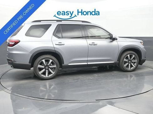 Used 2025 Honda Pilot Touring image 8