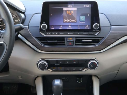 Used 2024 Nissan Altima 2.5 SV image 14