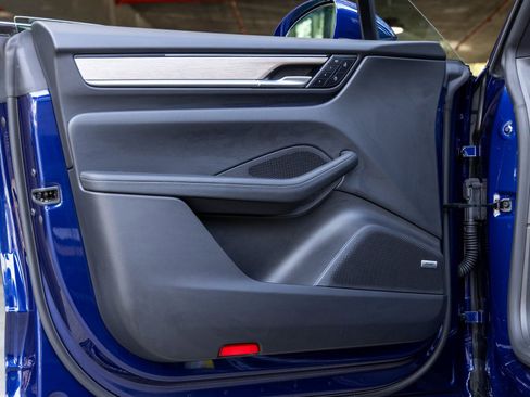 Certified 2025 Porsche Macan 4 Electric image 20