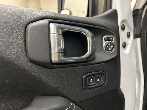 Used 2021 Jeep Gladiator Overland w/ Popular Equipment Package image 26