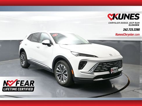 Used 2024 Buick Envision Preferred image 1