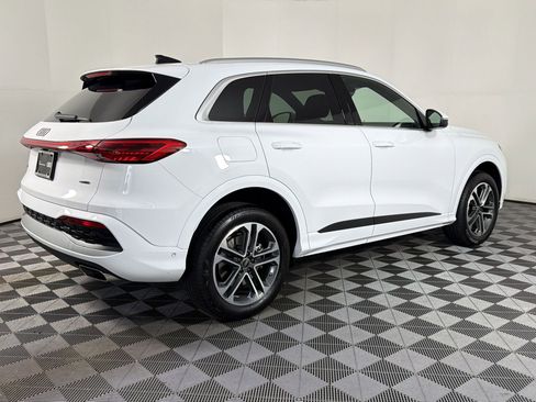 Certified 2025 Audi Q5 Premium w/ Convenience Package AWD/4WD image 8