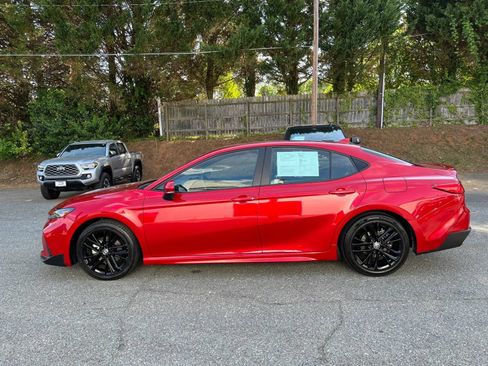 Used 2025 Toyota Camry SE FWD image 7