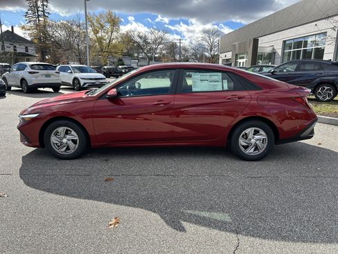 New 2026 Hyundai Elantra SE image 2