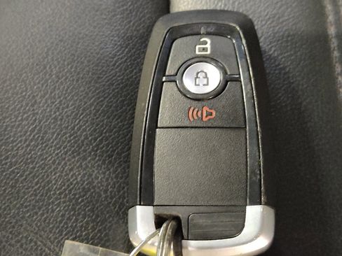 Used 2017 Ford Edge SEL w/ Equipment Group 201A AWD/4WD image 32