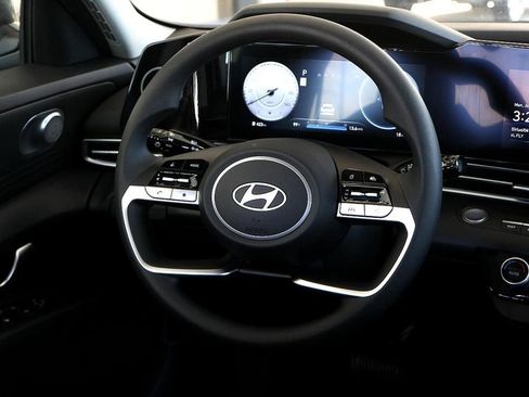 Used 2024 Hyundai Elantra SEL image 24