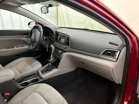 Used 2018 Hyundai Elantra SE FWD image 17