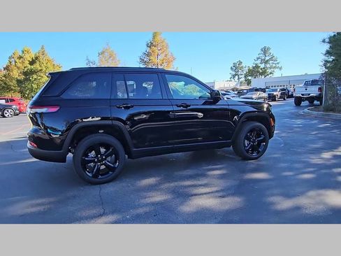 New 2025 Jeep Grand Cherokee Altitude RWD image 34