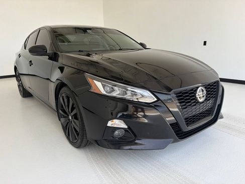 Used 2022 Nissan Altima 2.5 SR w/ Midnight Edition Package FWD image 14