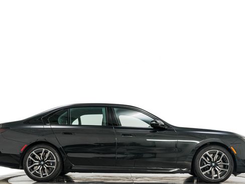 Used 2023 BMW 760i xDrive w/ Parking Assistance Package AWD/4WD image 2