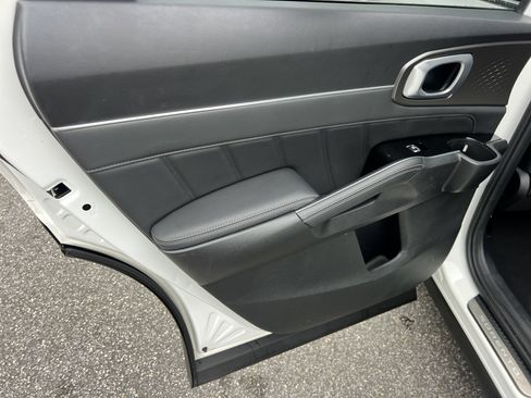 Certified 2022 Kia Sorento SX w/ Panoramic Sunroof Package image 21