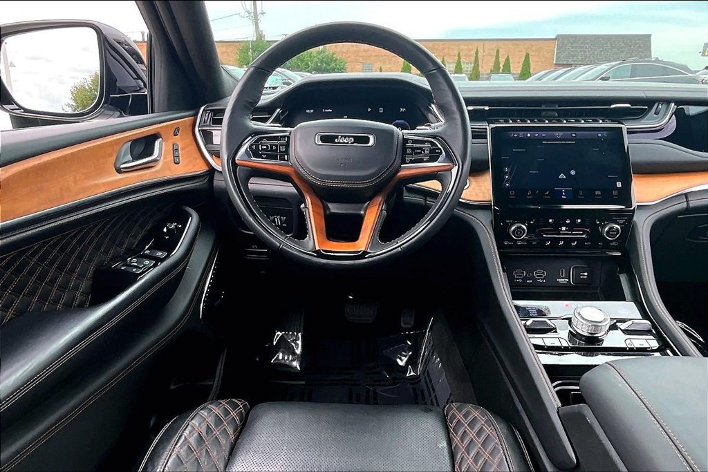 Used 2023 Jeep Grand Cherokee L Summit AWD/4WD image 17