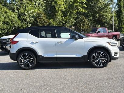 Used 2021 Volvo XC40 T5 R-Design w/ Advanced Package